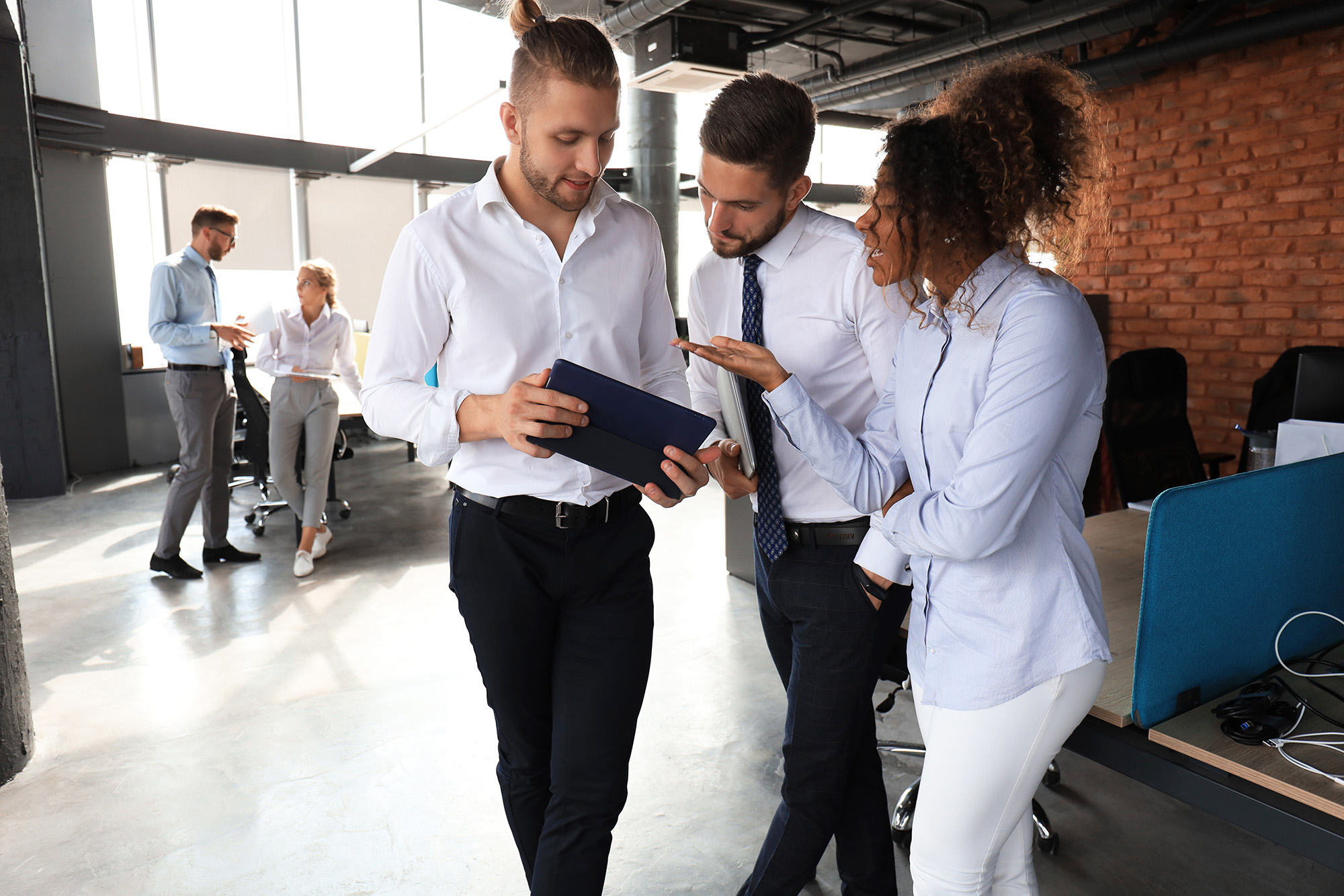 African_American_Female_and_Caucasian_Males_Standing_Meeting Group Of Modern Business People Standing