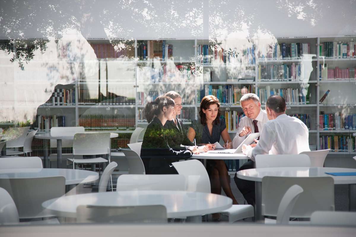 Businesspeople_Meeting_Behind_Glass