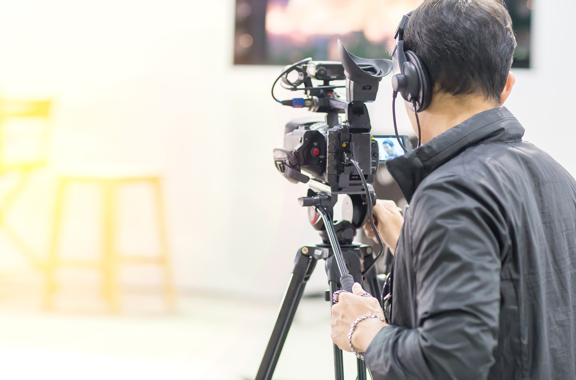 Videographer_Shooting_Video