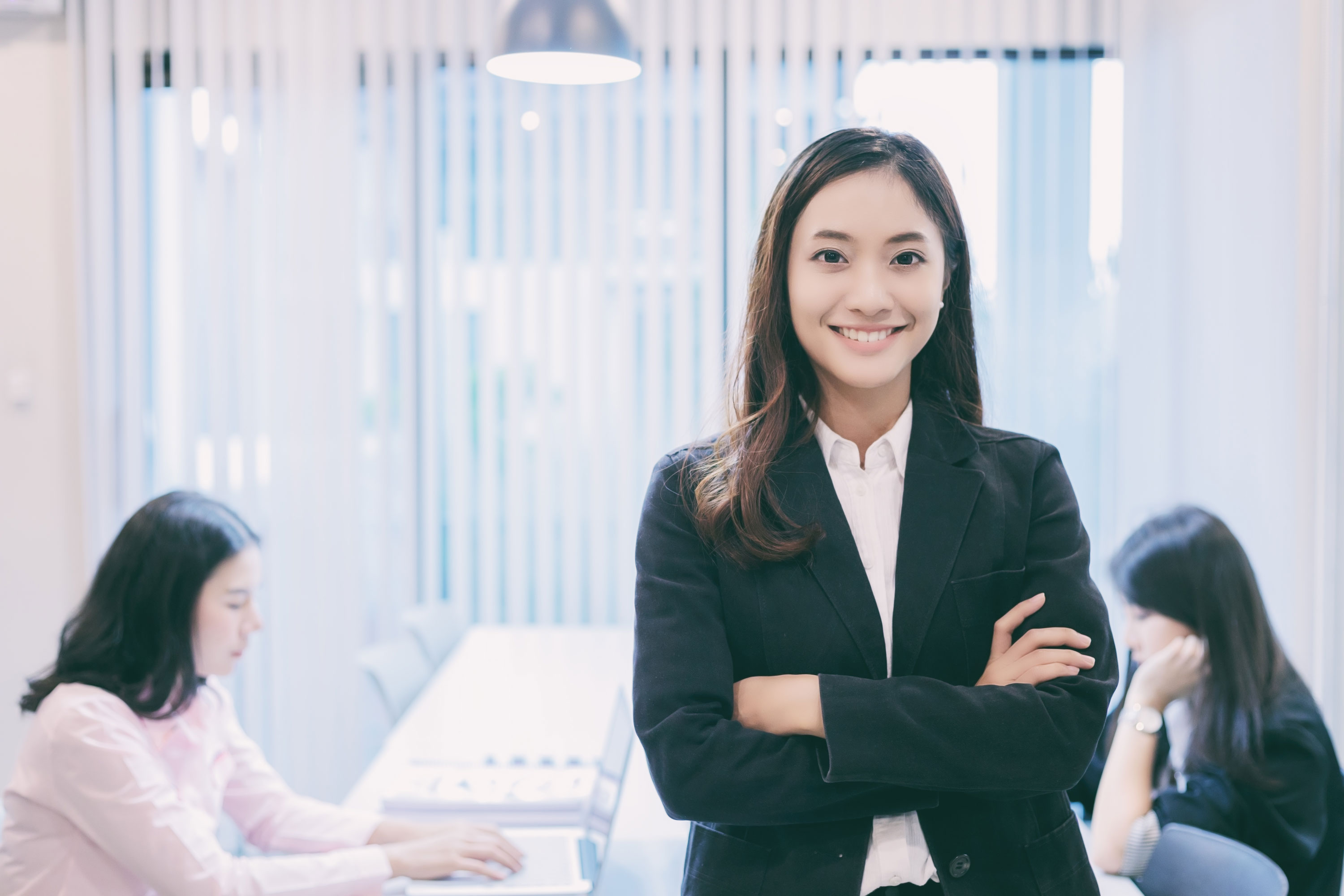 Asian_Business_Women_And_Group Asian_Business_Women_And_Group