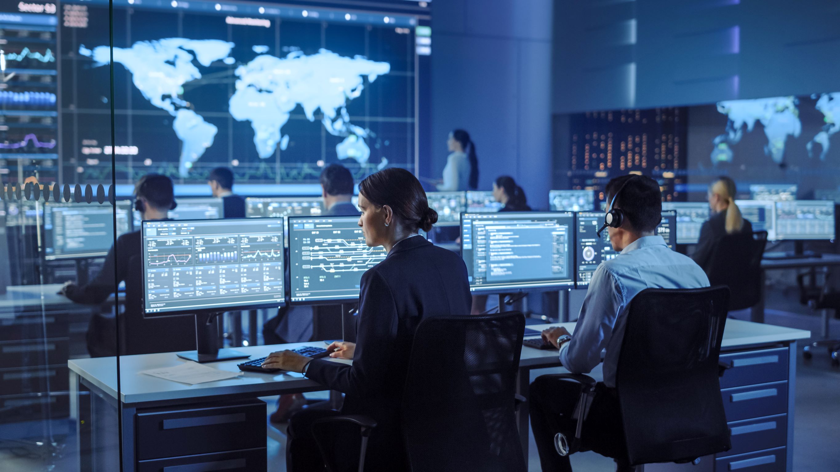 Data_Scientists_Monitoring_Operations