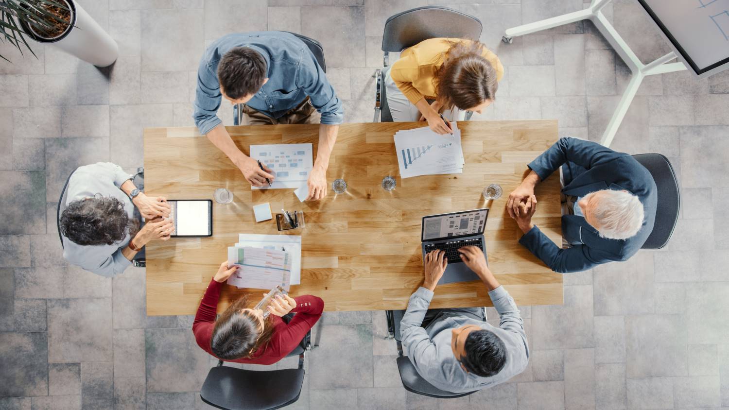 Employees_Collaborating_at_Roundtable_Aerial