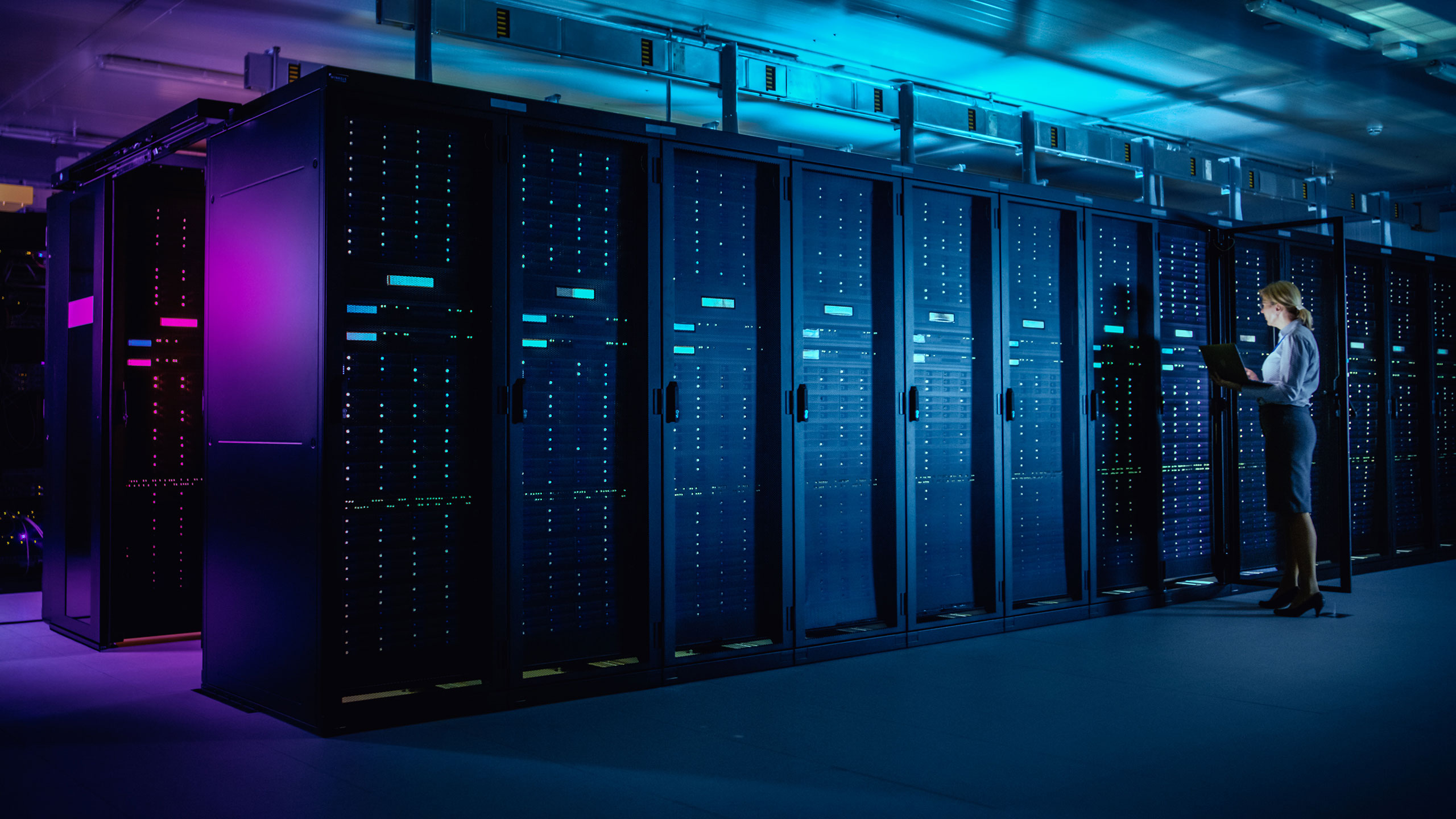 Woman_In_Data_Center Woman_In_Data_Center