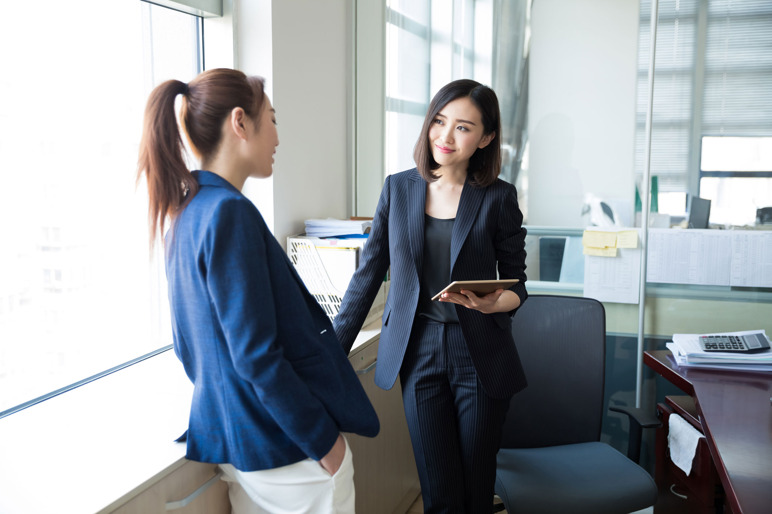 women_discussing_business-531414020 Women_Discussing_Business