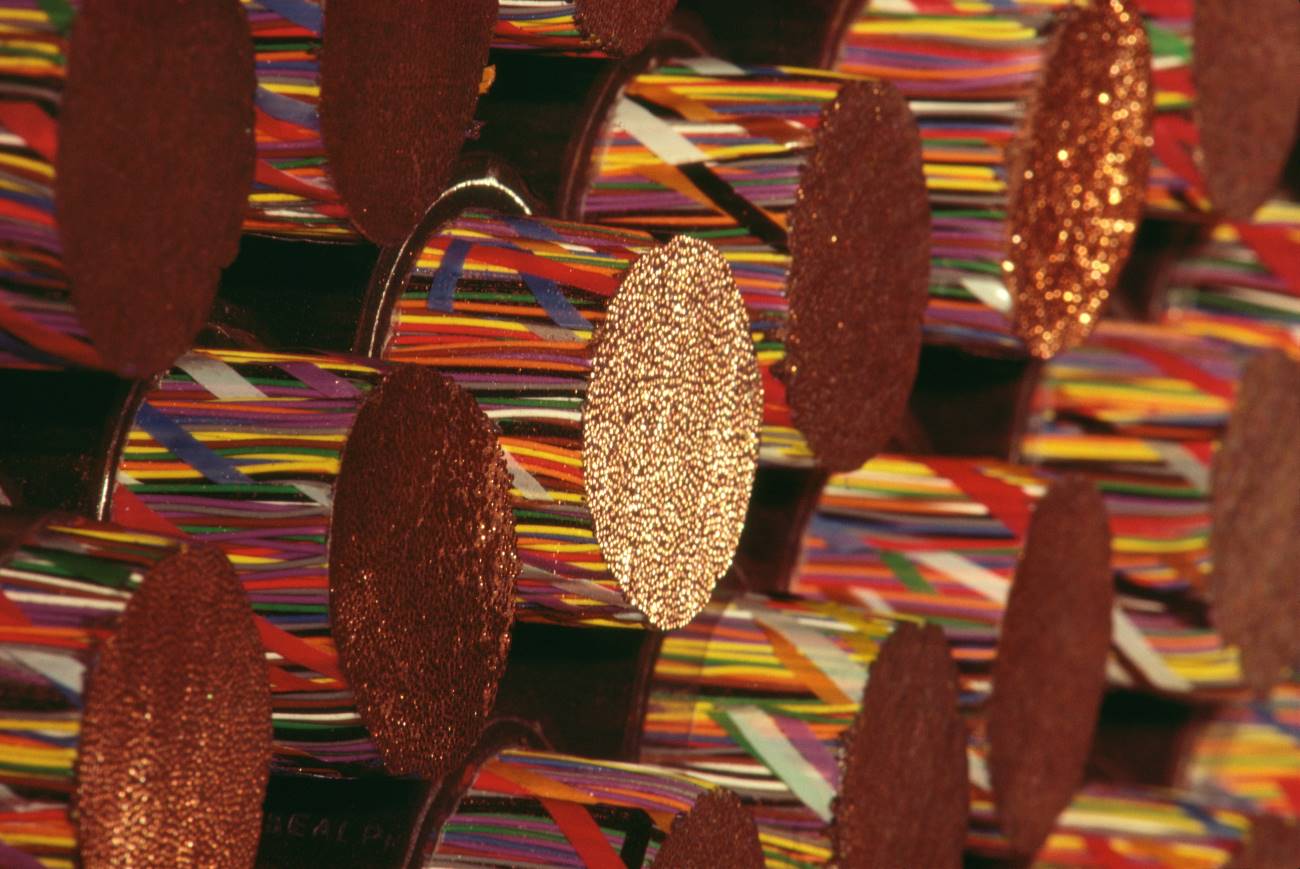 Cross-Sectioned_Copper_Wires_Closeup